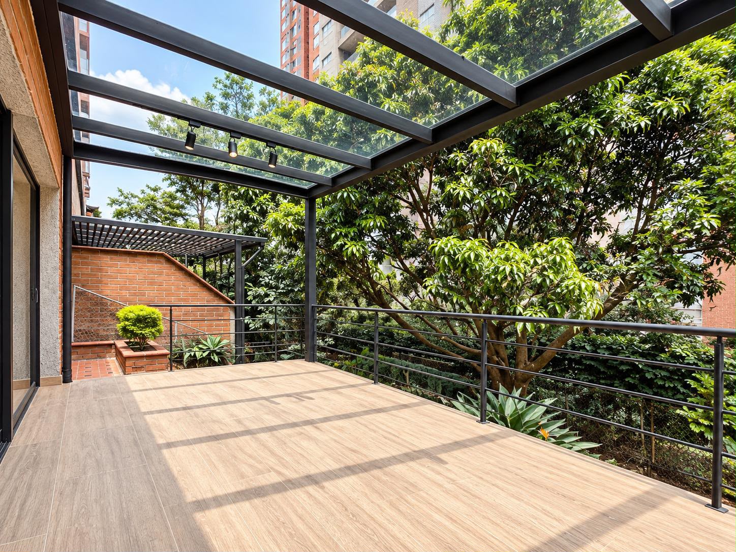 CASA EN ARRIENDO CERCA MALL ESTE