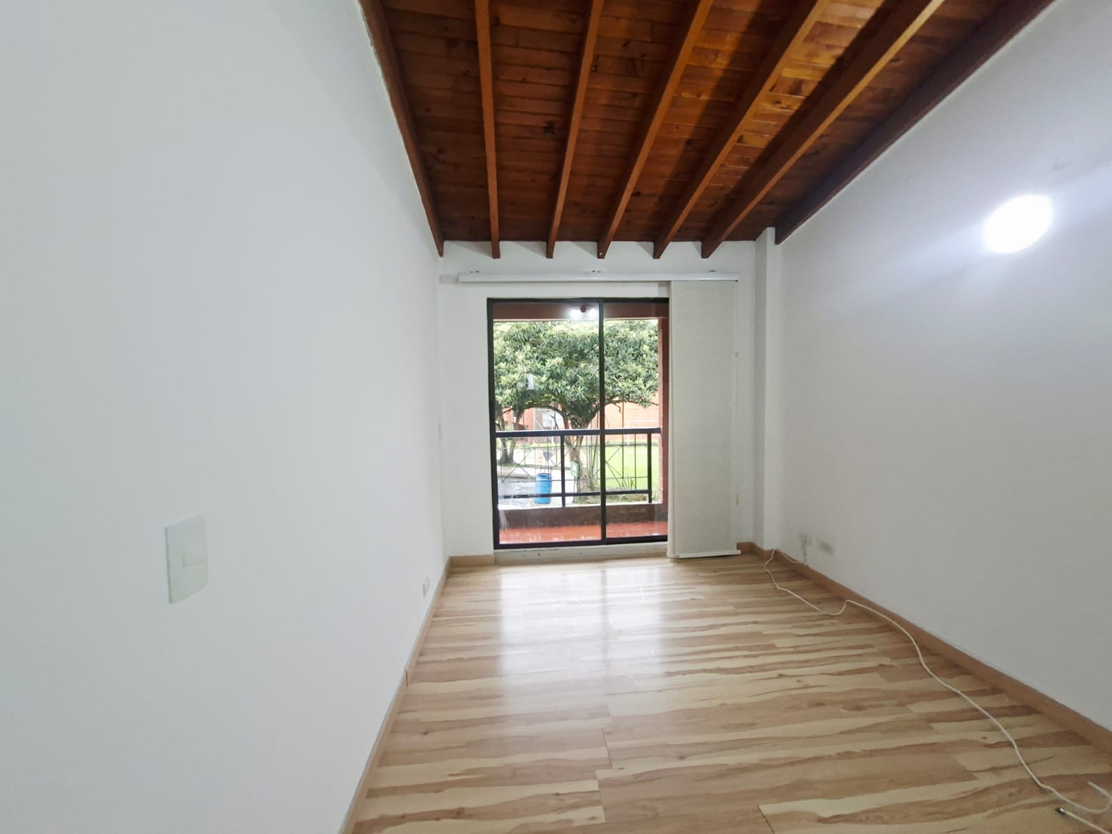 CASA EN ARRIENDO ENVIGADO LA SEBASTIANA DOS NIVELES