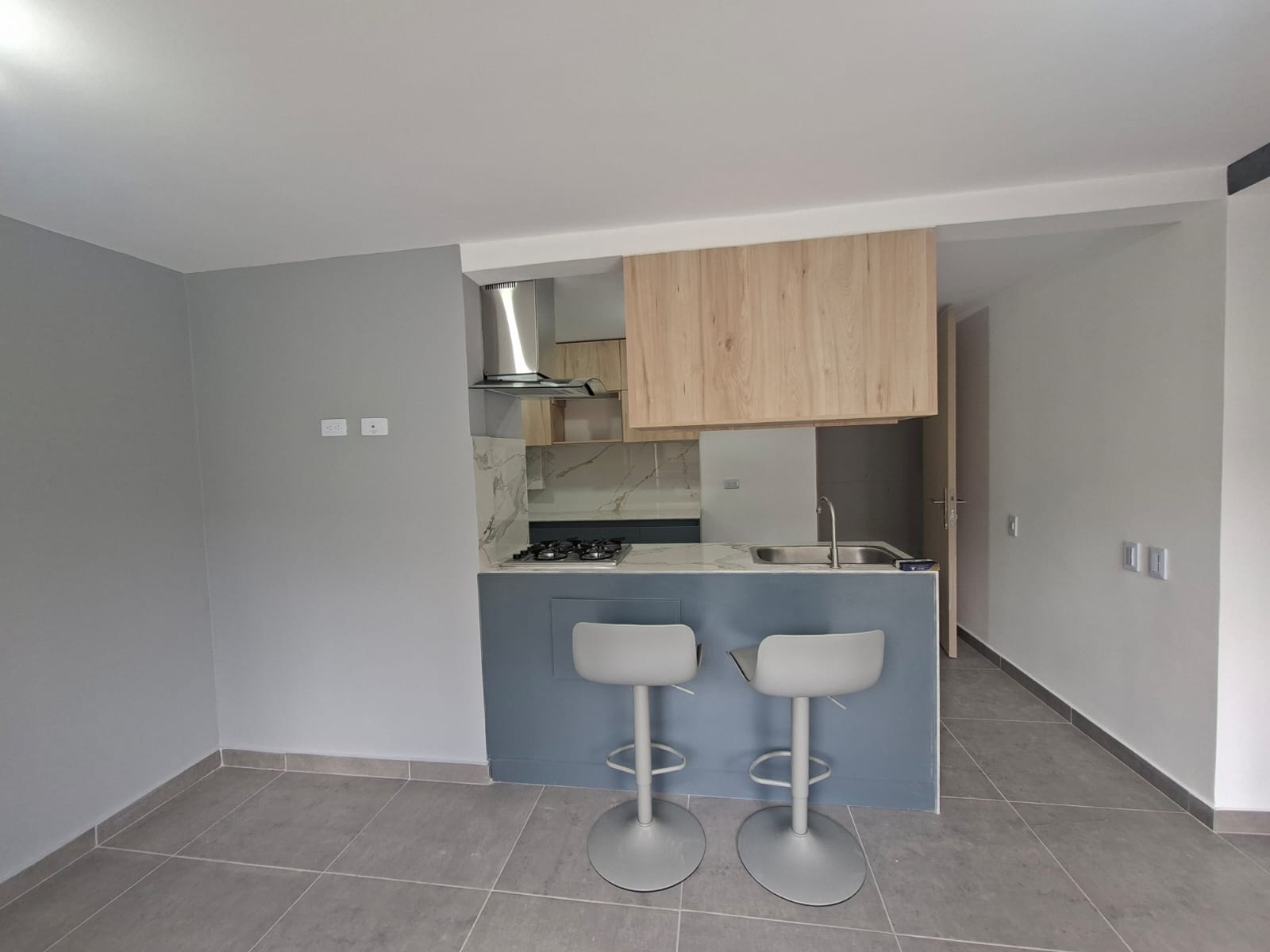 Apartamento en arriendo Loma de San José con 2 balcones