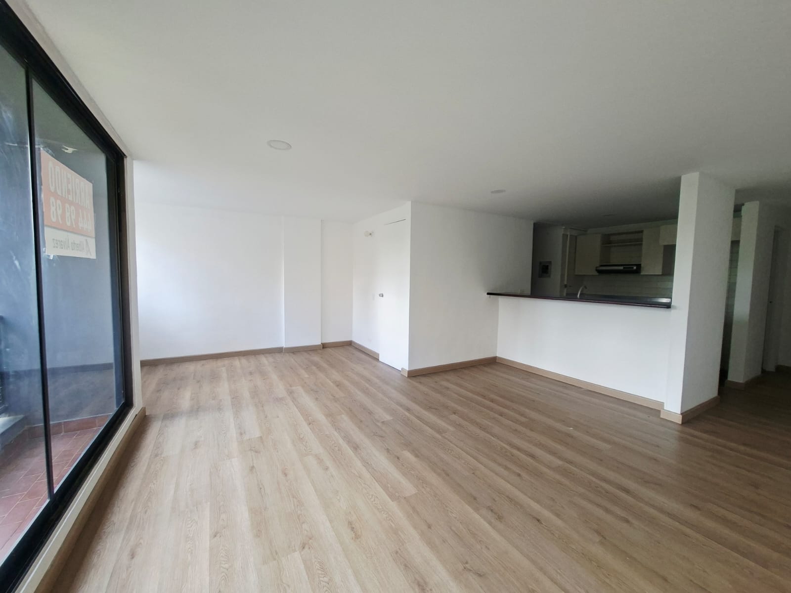 APARTAMENTO EN ARRIENDO POBLADO MUY CERCA AL MALL DEL ESTE