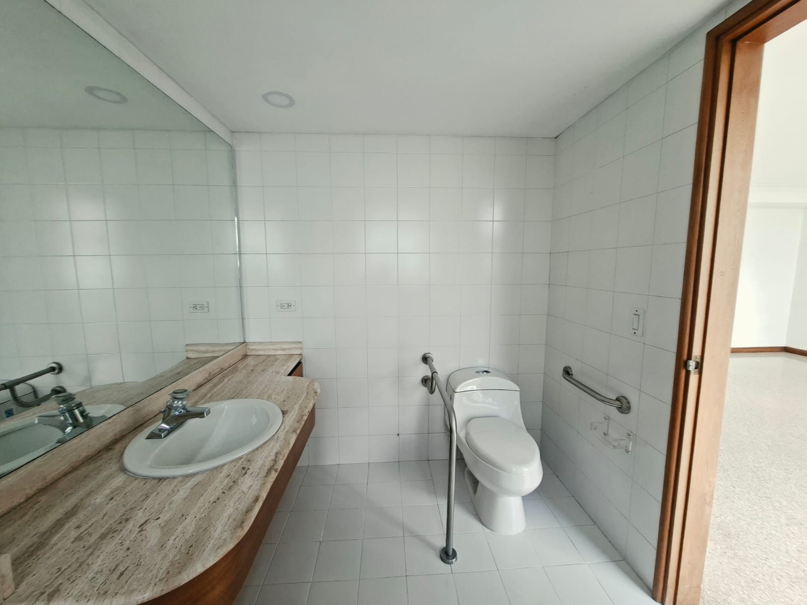 Apartamento en venta cerca la  clínica Medellín del Poblado
