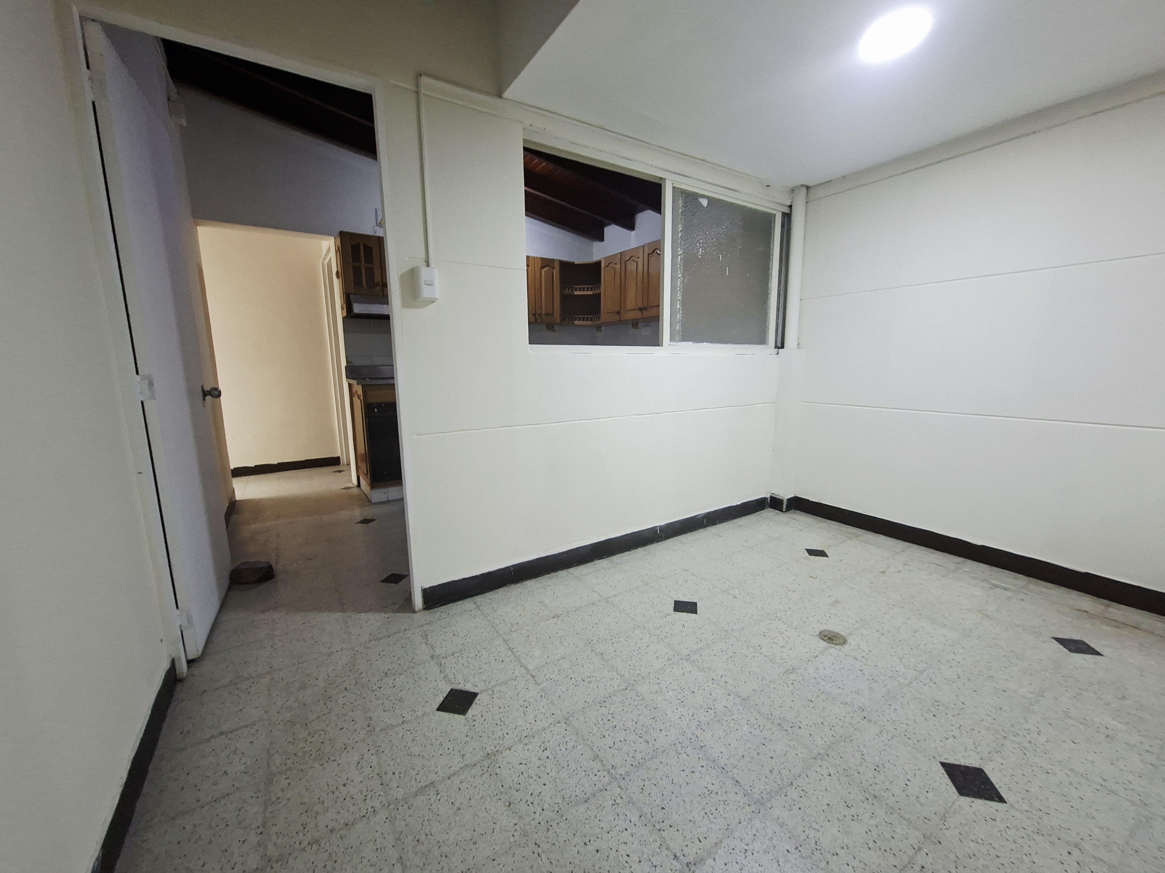 CASA EN ARRIENDO LAURELES, CERCA A LA AV BOLIVARIANA Y PARQUE DE BÉLEN