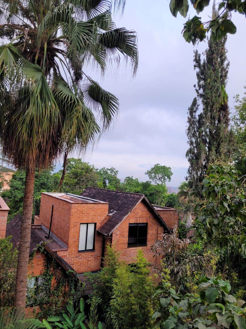 Venta de casa sector Loma de las Brujas Envigado