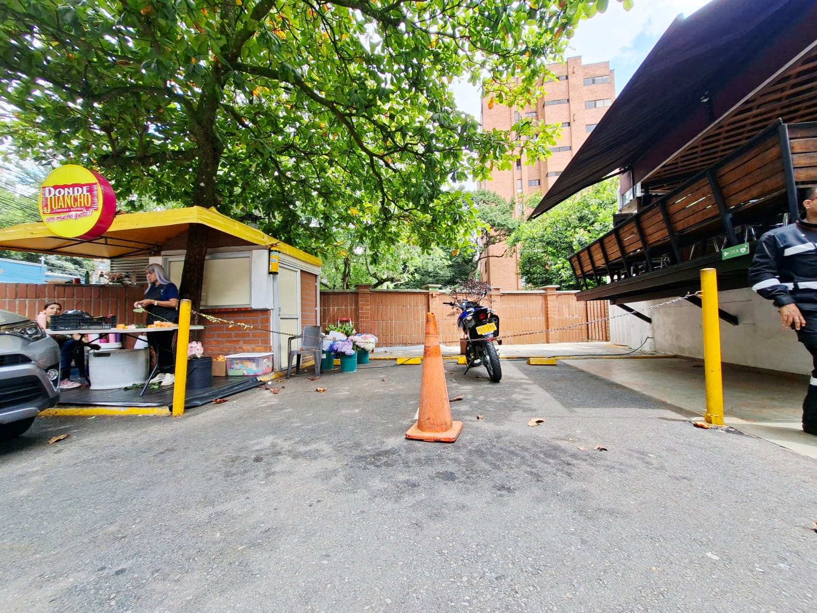 OFICINA EN ARRIENDO DENTRO DE  CENTRO COMERCIAL POBLADO INFERIOR