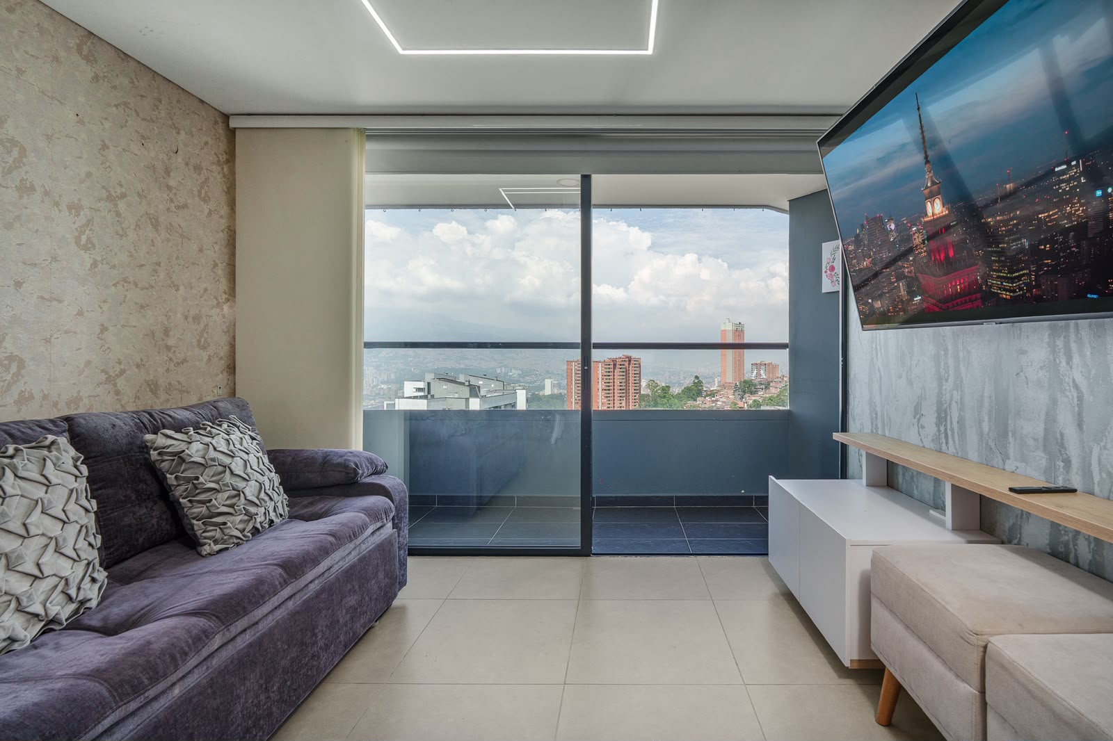 Apartamento en arriendo Poblado con jacuzzi TG BQ LC