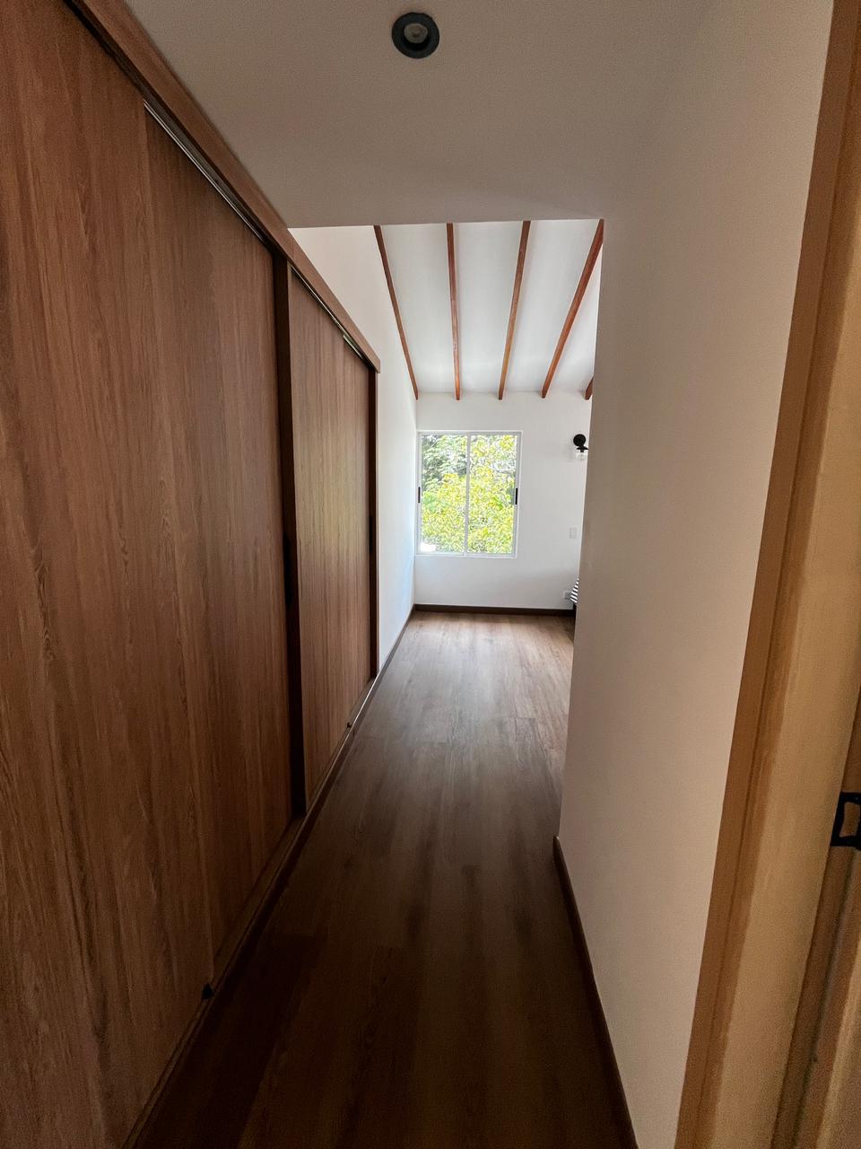 CASA EN VENTA EL POBLADO CERCA A LA CALERA