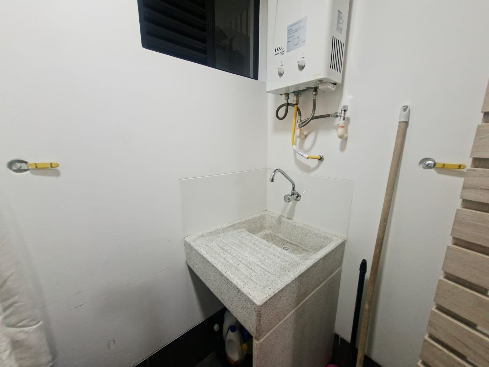 Apartamento en arriendo amoblado Poblado cerca a los Balsos GRBYLN 4