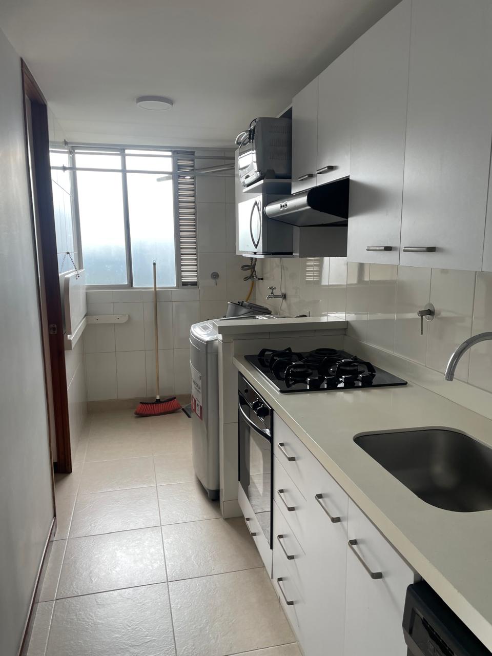 APARTAMENTO EN ARRIENDO AMOBLADO JUNTO A LA MILLA DE ORO LC
