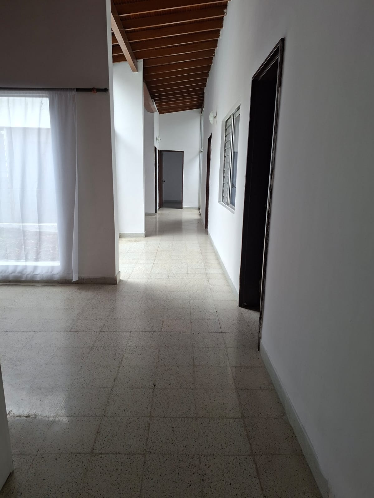 CASA EN CONQUISTADORES CERCA A LA AVENIDA BOLIVARIANA