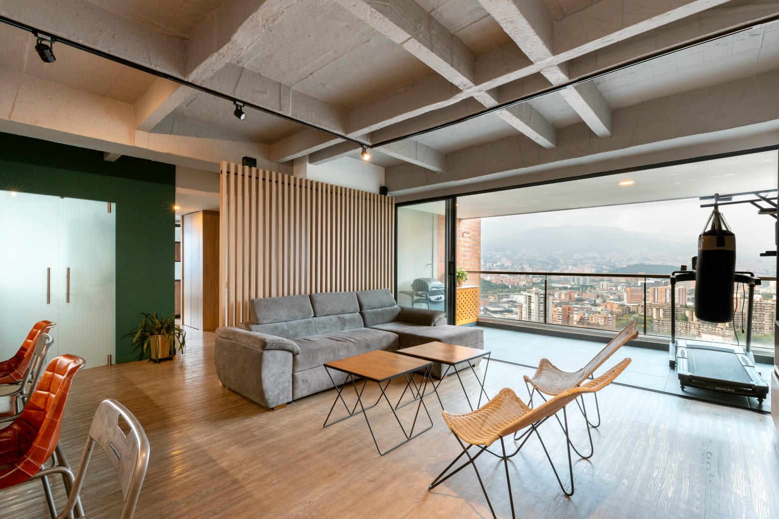 APARTAMENTO EN VENTA Y ARRIENDO AMOBLADO  POBLADO L.ENCIERRO
