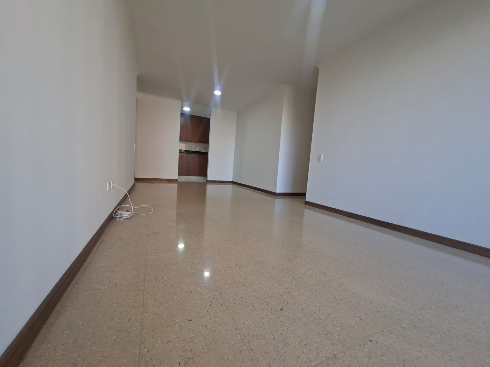 APARTAMENTO EN ARRIENDO CERCA A PROVENZA VG