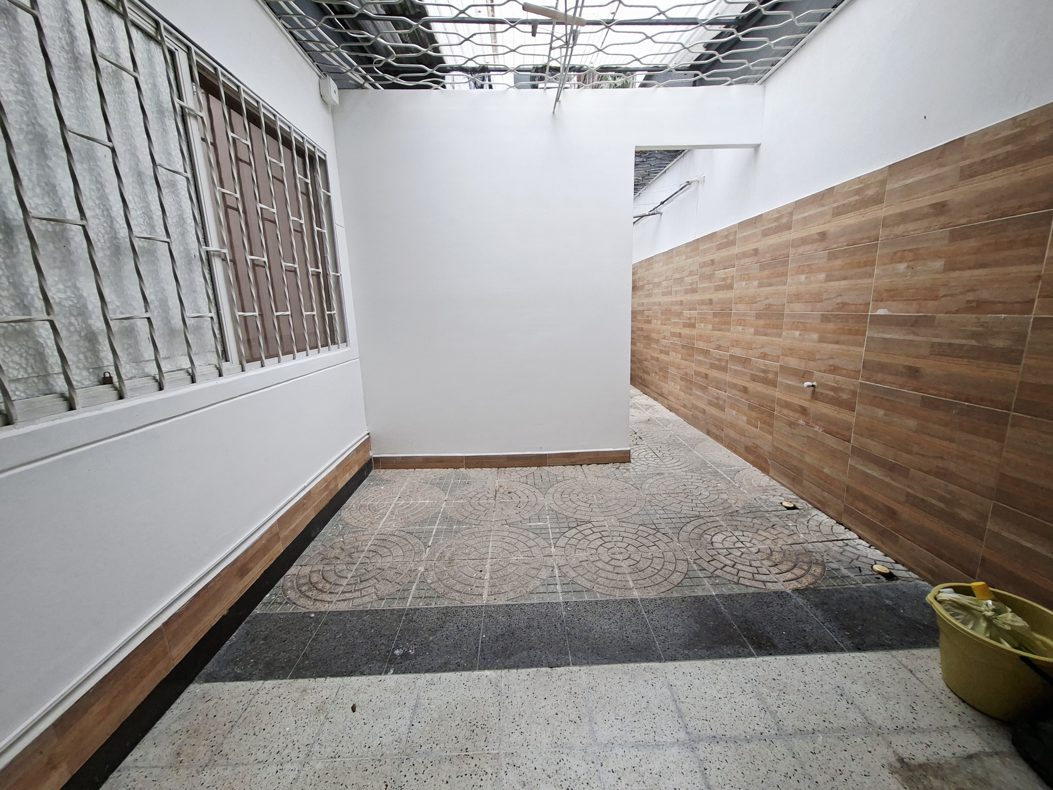 CASA EN ARRIENDO LAURELES, CERCA A LA AV BOLIVARIANA Y PARQUE DE BÉLEN