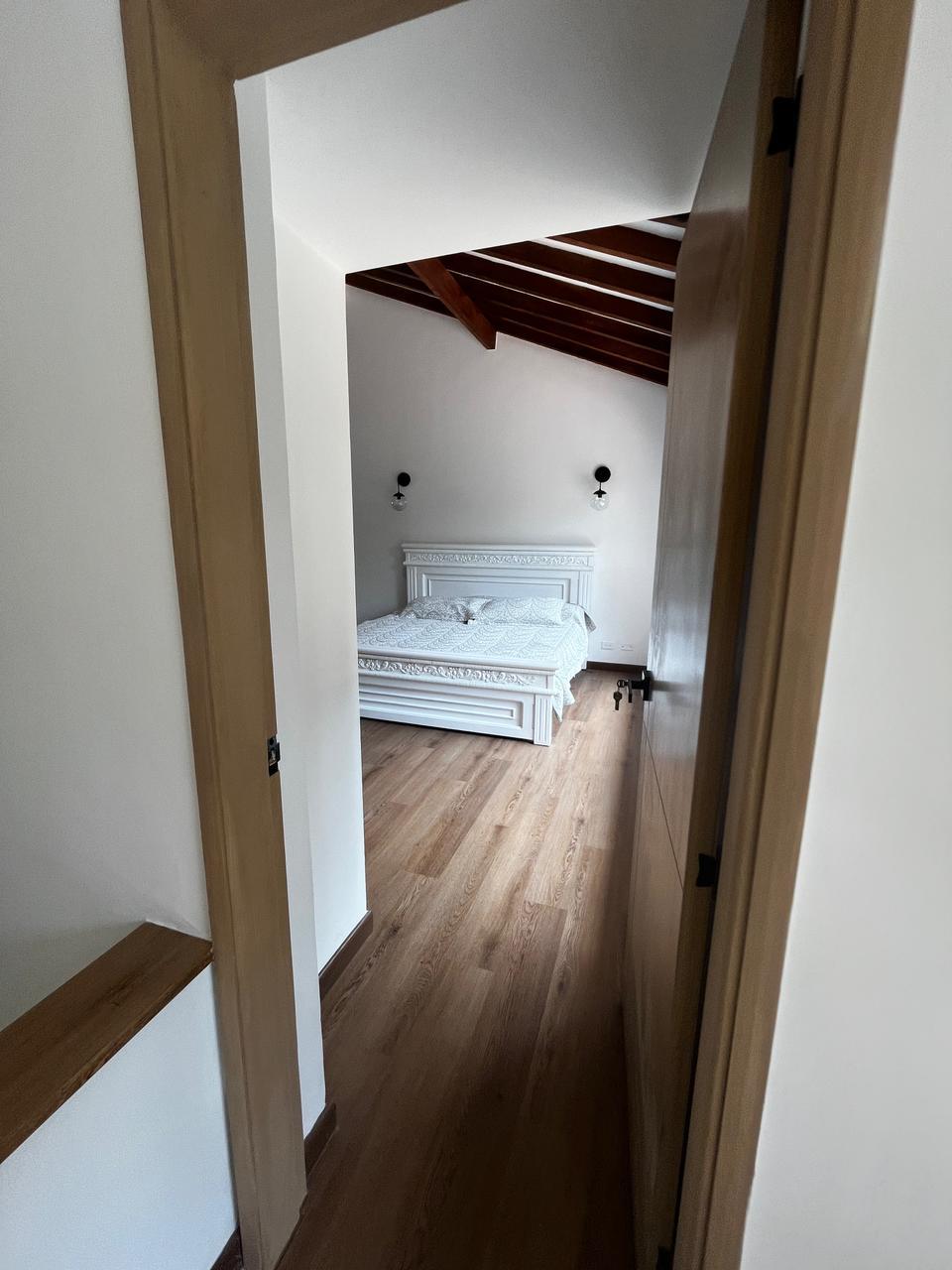 CASA EN VENTA EL POBLADO CERCA A LA CALERA