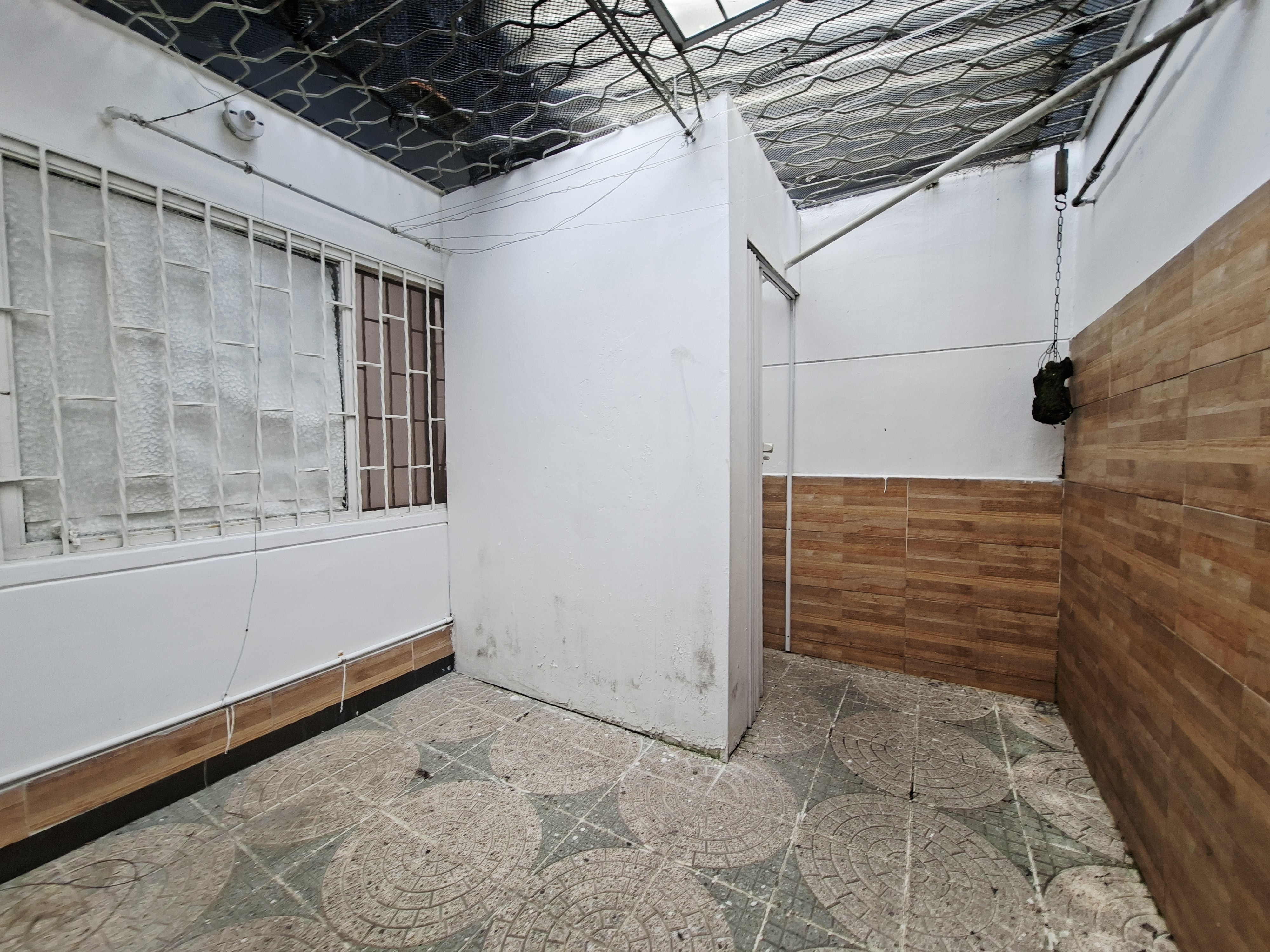 CASA EN ARRIENDO LAURELES, CERCA A LA AV BOLIVARIANA Y PARQUE DE BÉLEN