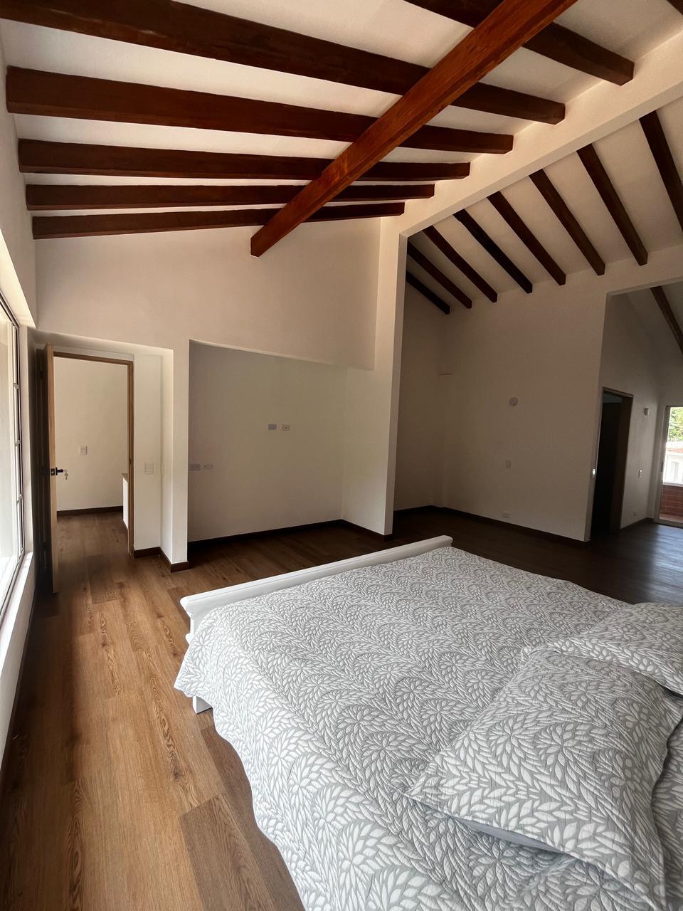 CASA EN VENTA EL POBLADO CERCA A LA CALERA
