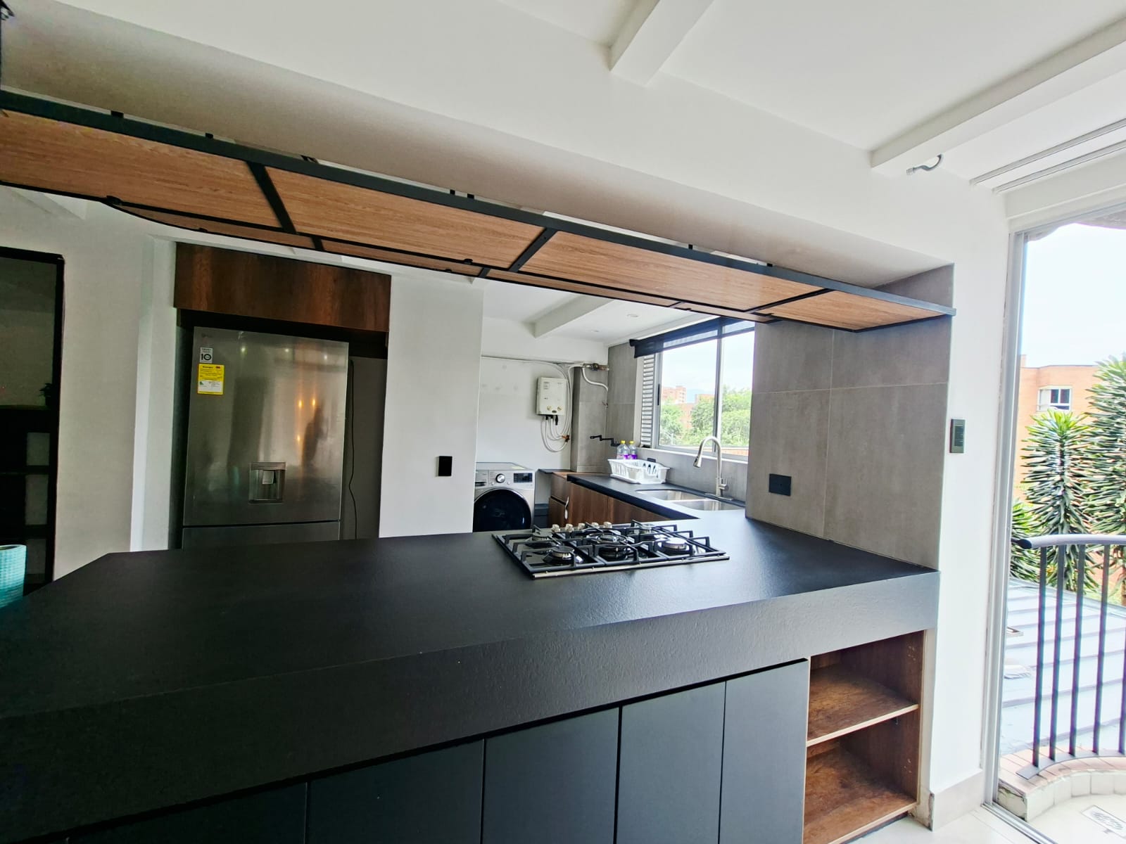 APARTAMENTO EN ARRIENDO AMOBLADO POBLADO CERCA  AL TESORO TV