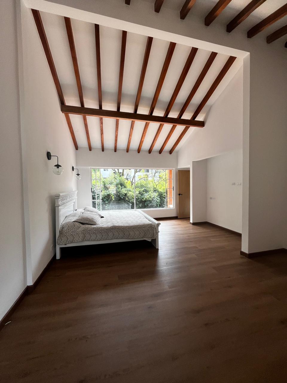CASA EN VENTA EL POBLADO CERCA A LA CALERA