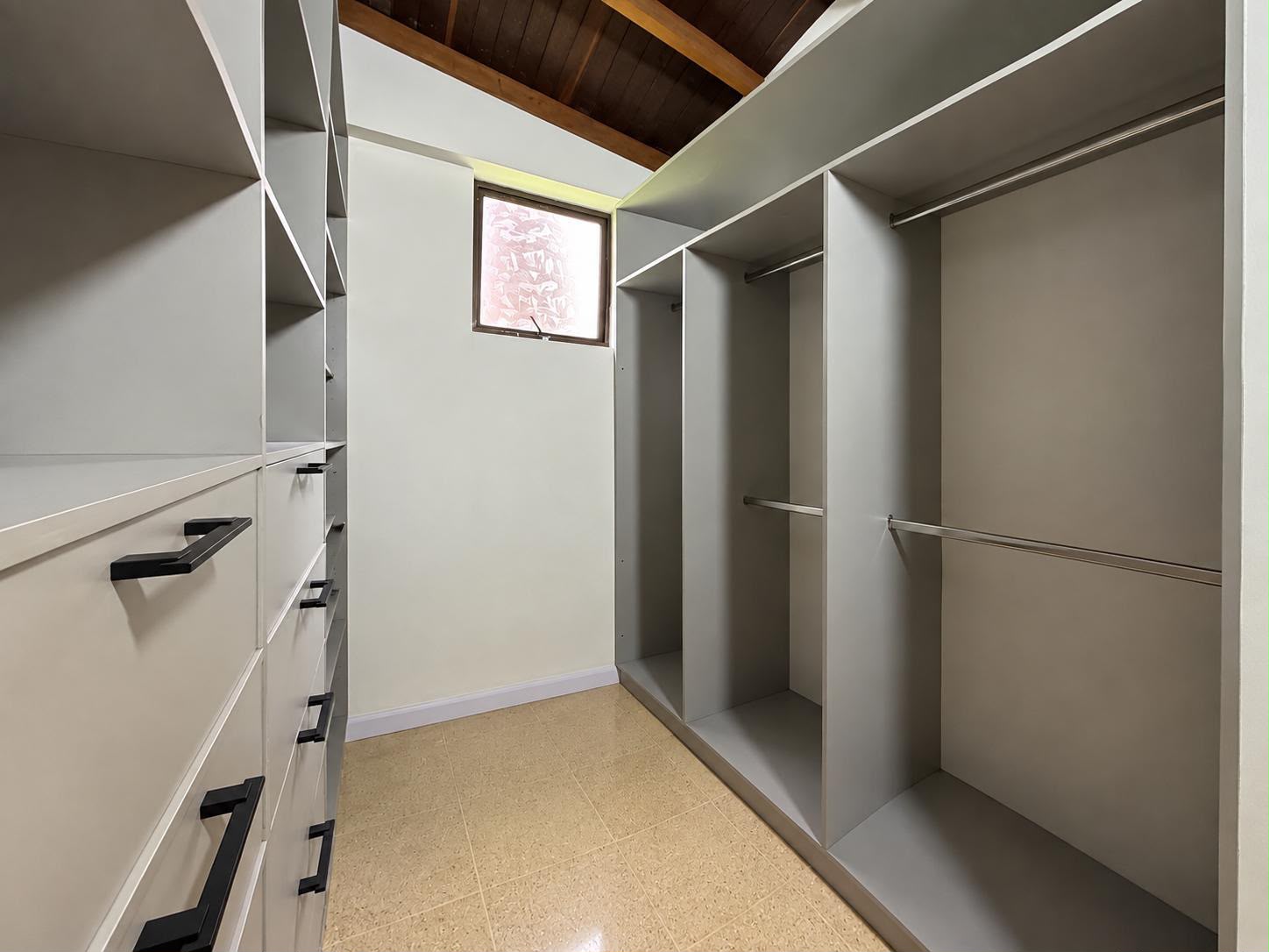 CASA EN ARRIENDO CERCA MALL ESTE