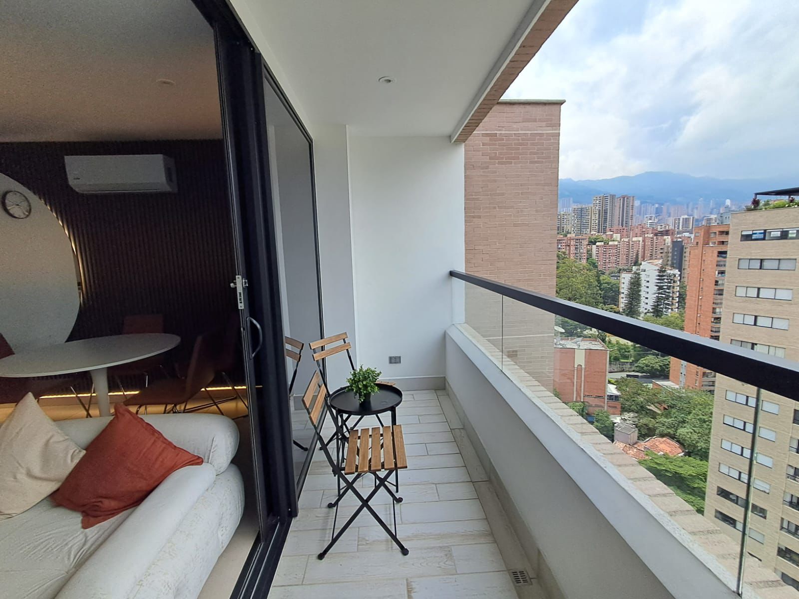 Apartamento amoblado en arriendo Castropol  CP