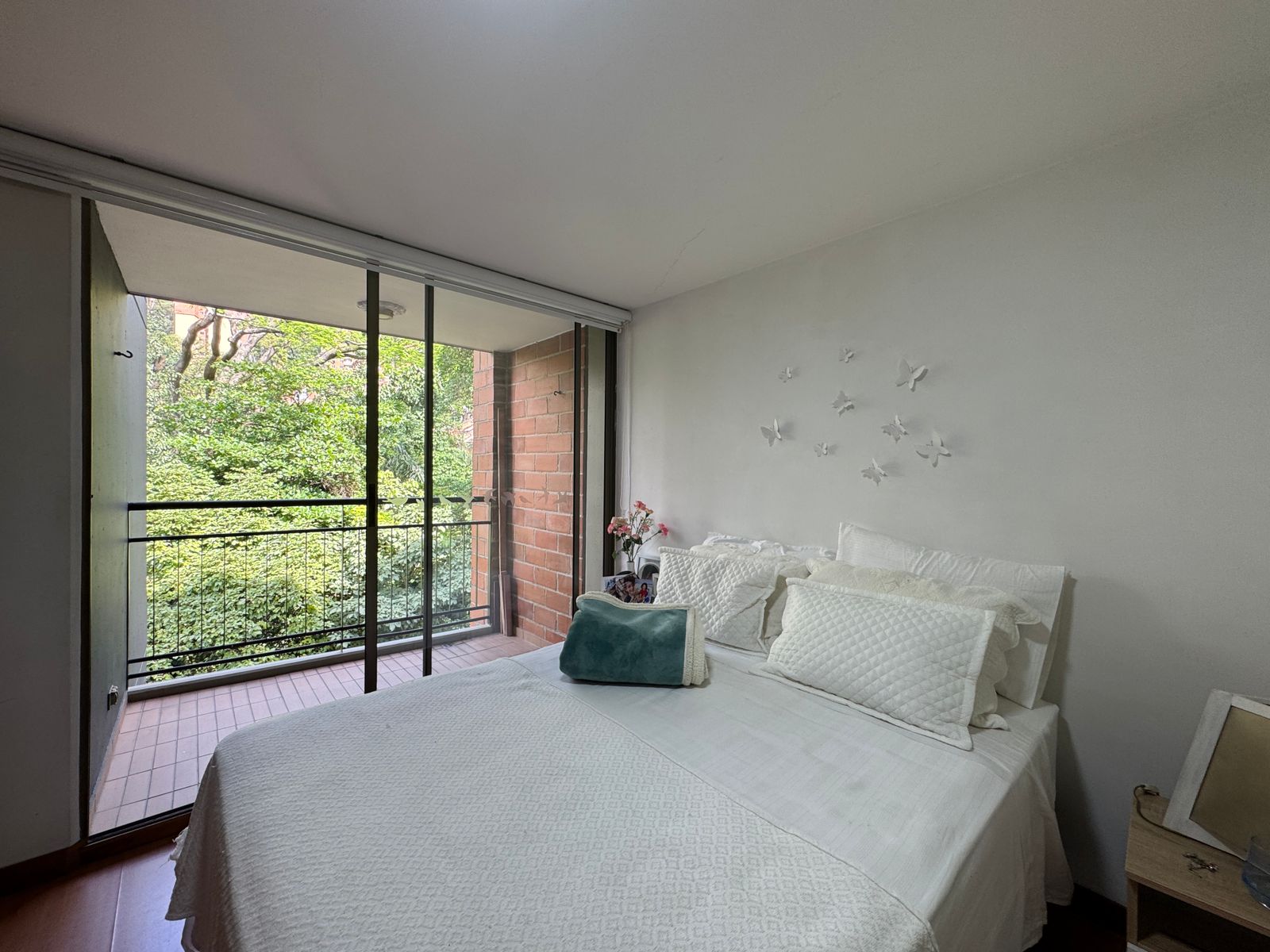 Venta de apartamento y arriendo amoblado Castropol cerca a la avenida