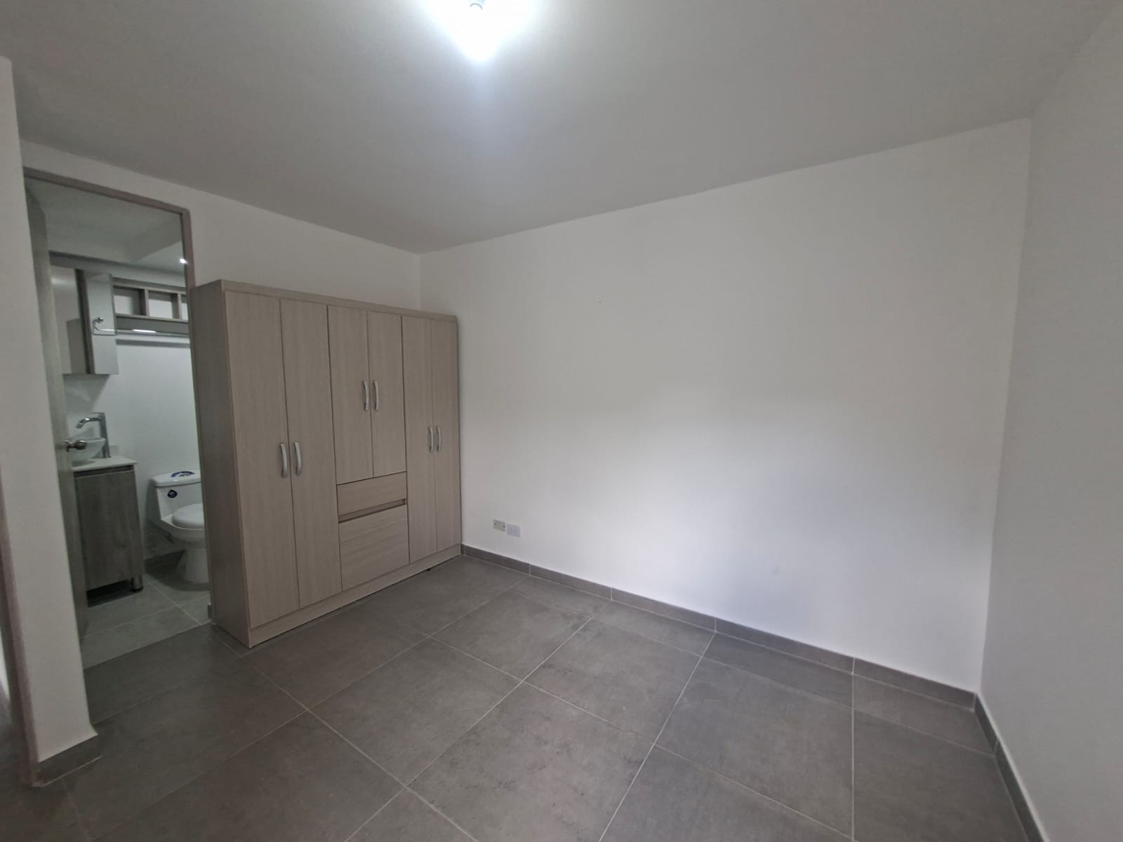 Apartamento en arriendo Loma de San José con 2 balcones