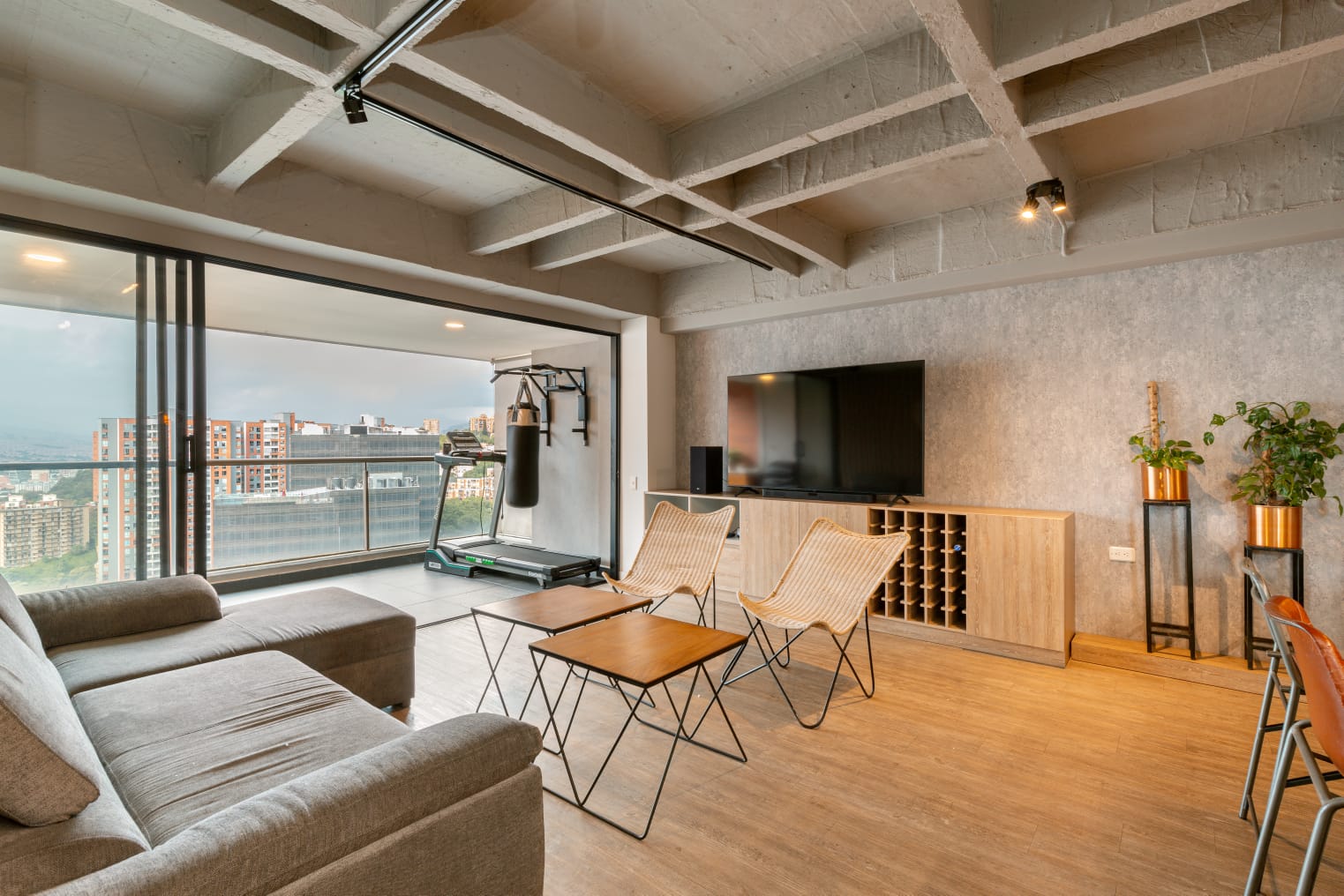 APARTAMENTO EN VENTA Y ARRIENDO AMOBLADO  POBLADO L.ENCIERRO