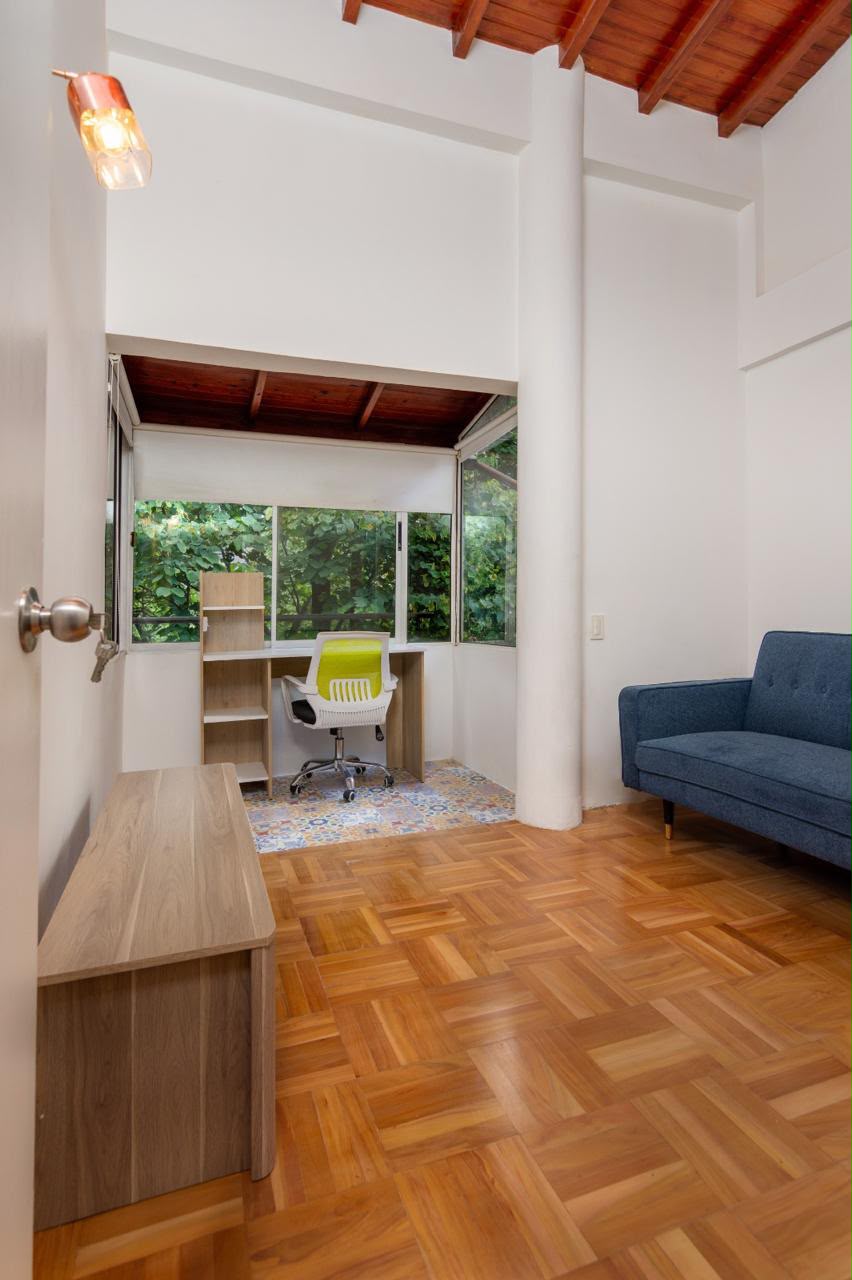 Casa en arriendo amoblado Milla de Oro LC