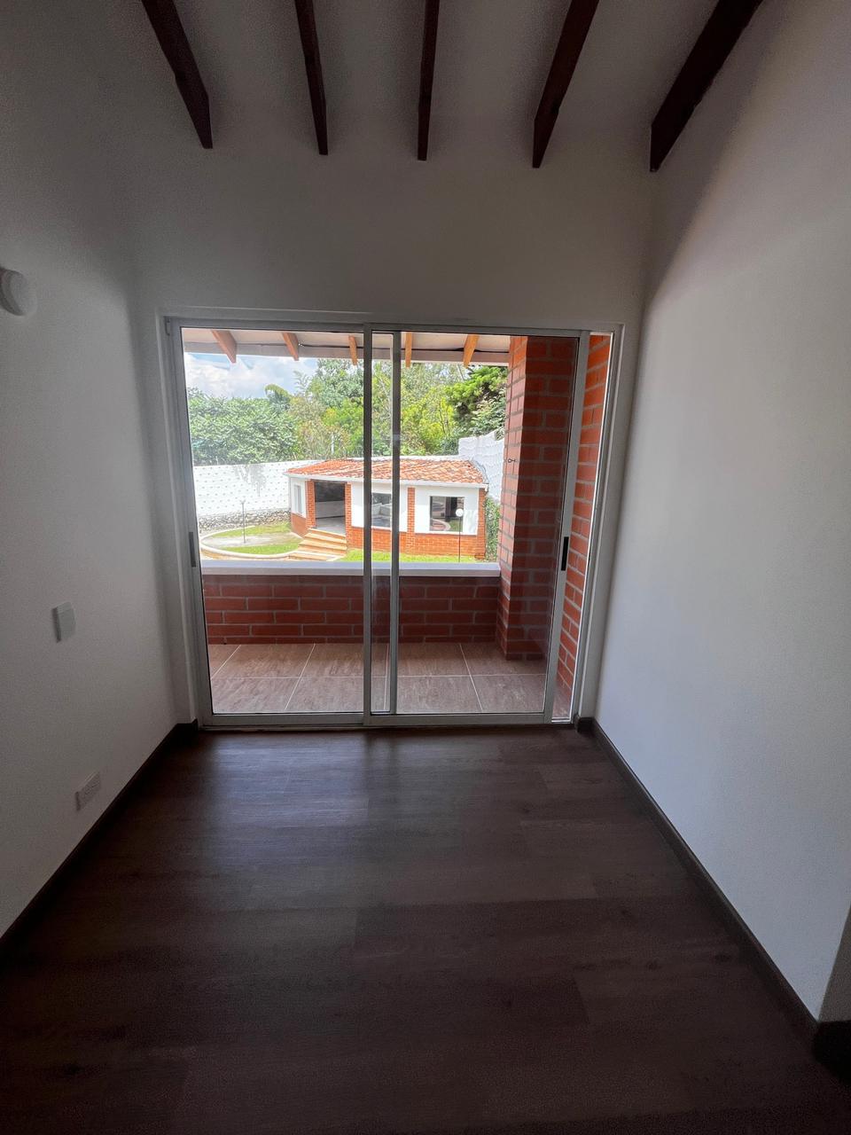 CASA EN VENTA EL POBLADO CERCA A LA CALERA