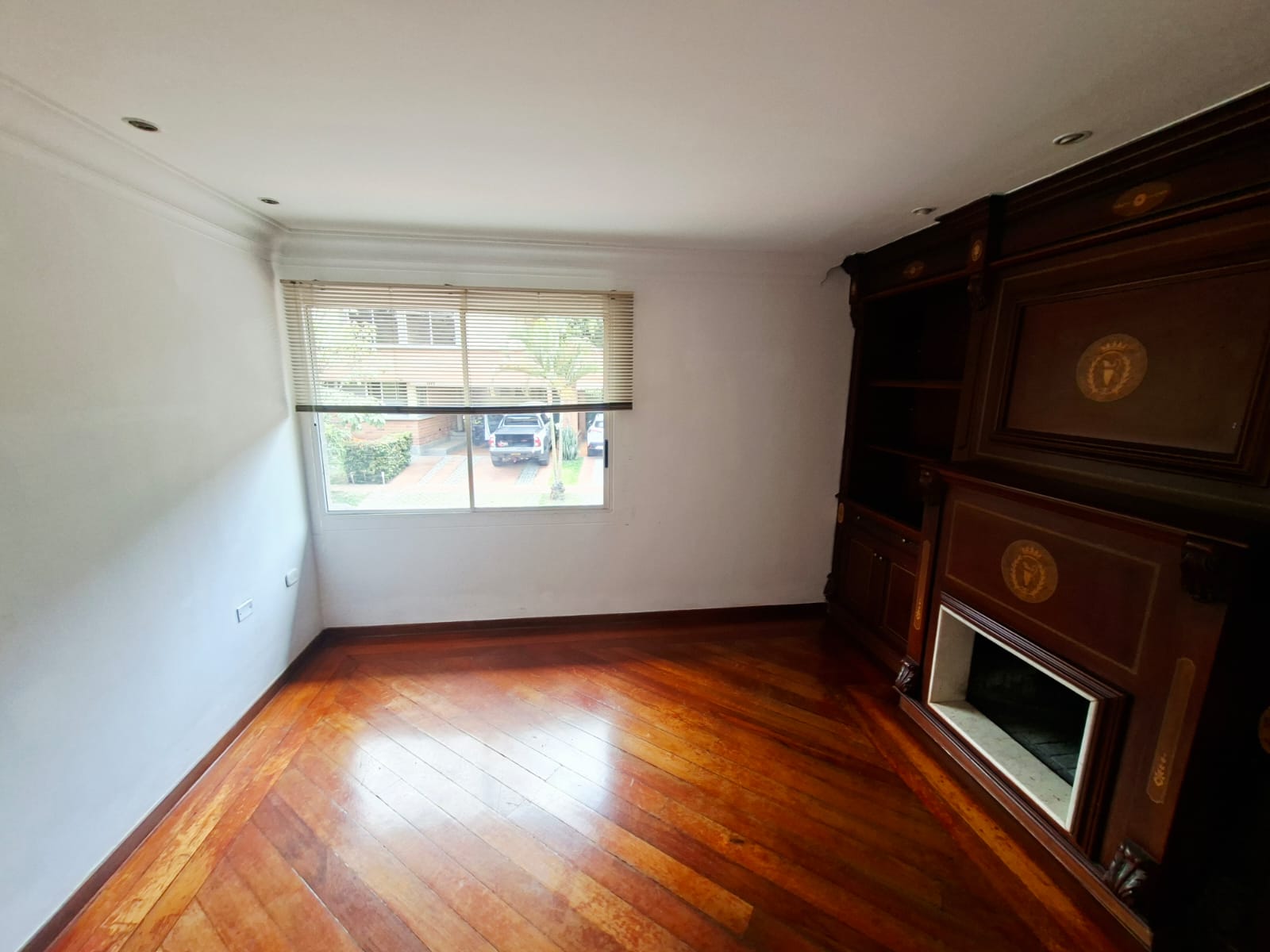 CASA EN VENTA LOMA DEL ESMERALDAL ENVIGADO TL
