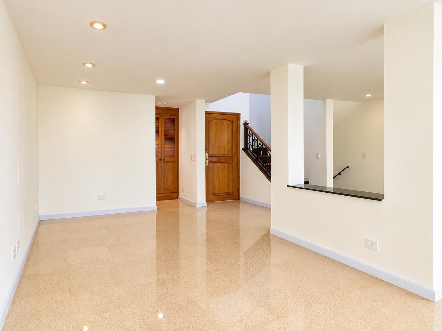 CASA EN ARRIENDO CERCA MALL ESTE