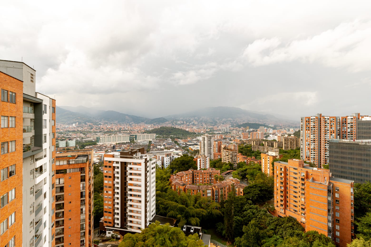 APARTAMENTO EN VENTA Y ARRIENDO AMOBLADO  POBLADO L.ENCIERRO
