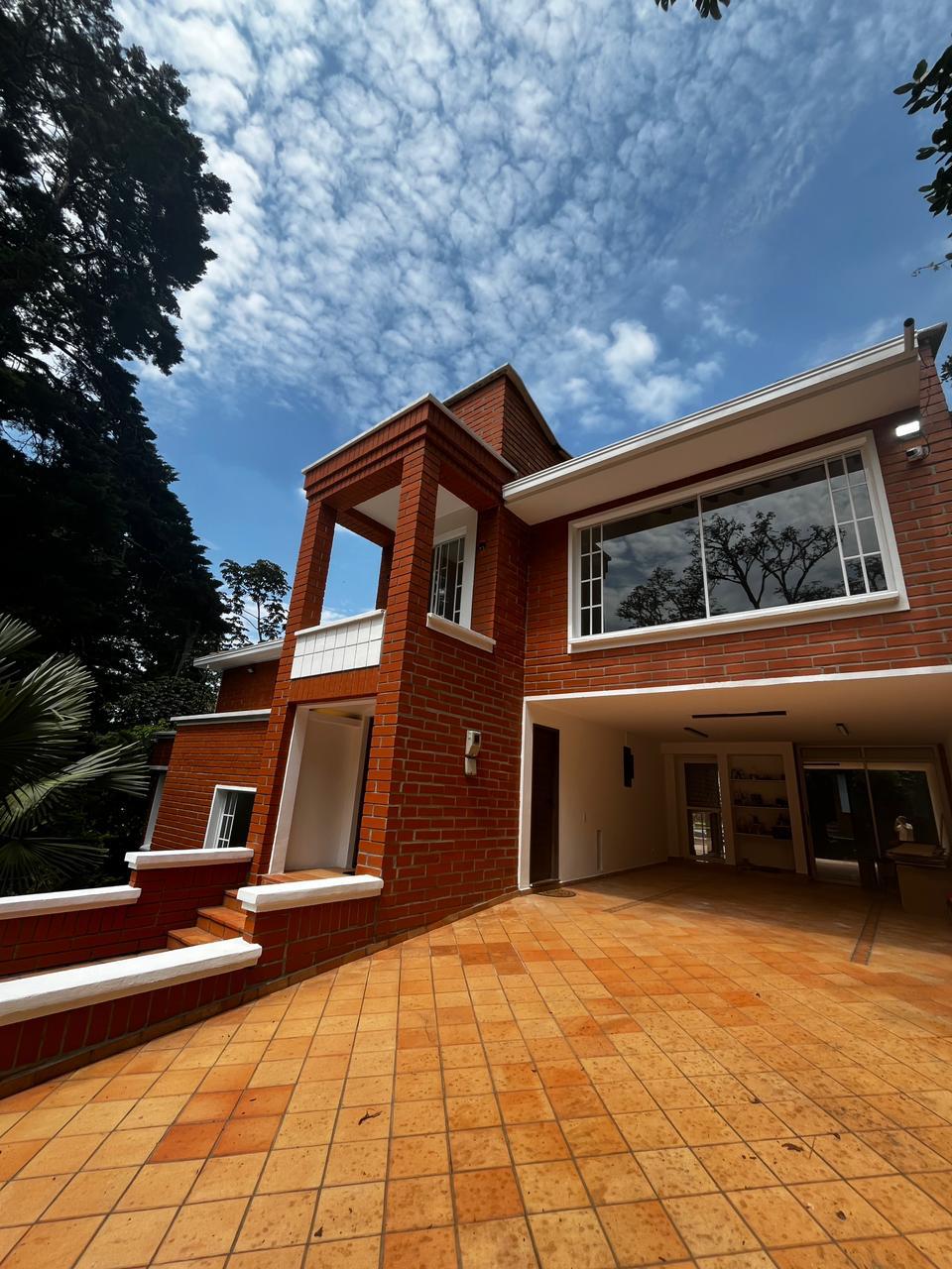 CASA EN VENTA EL POBLADO CERCA A LA CALERA