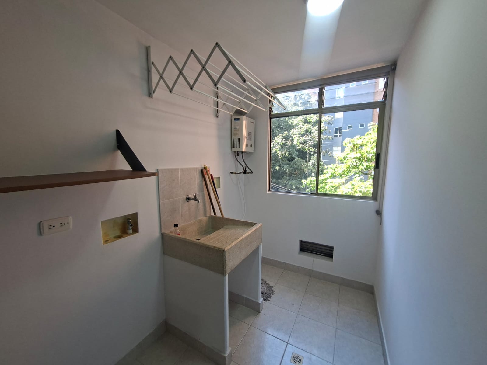 APARTAMENTO EN ARRIENDO CERCA A PROVENZA VG