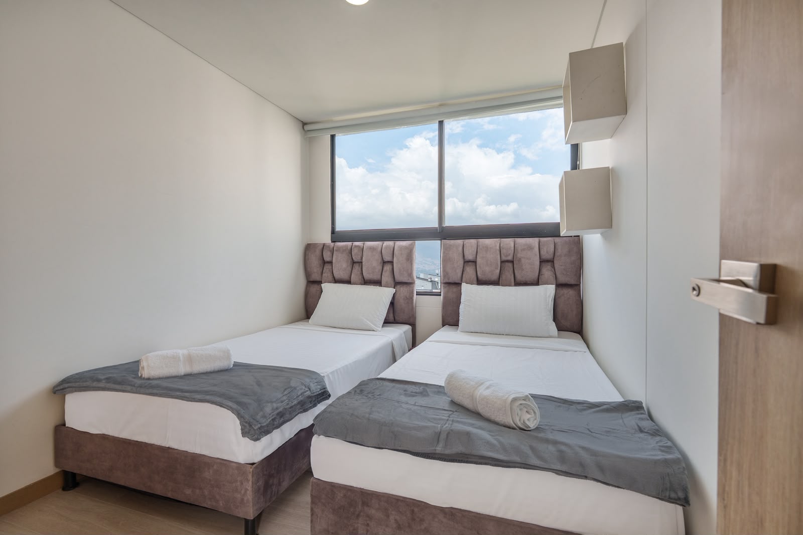 Apartamento en arriendo Poblado con jacuzzi TG BQ LC