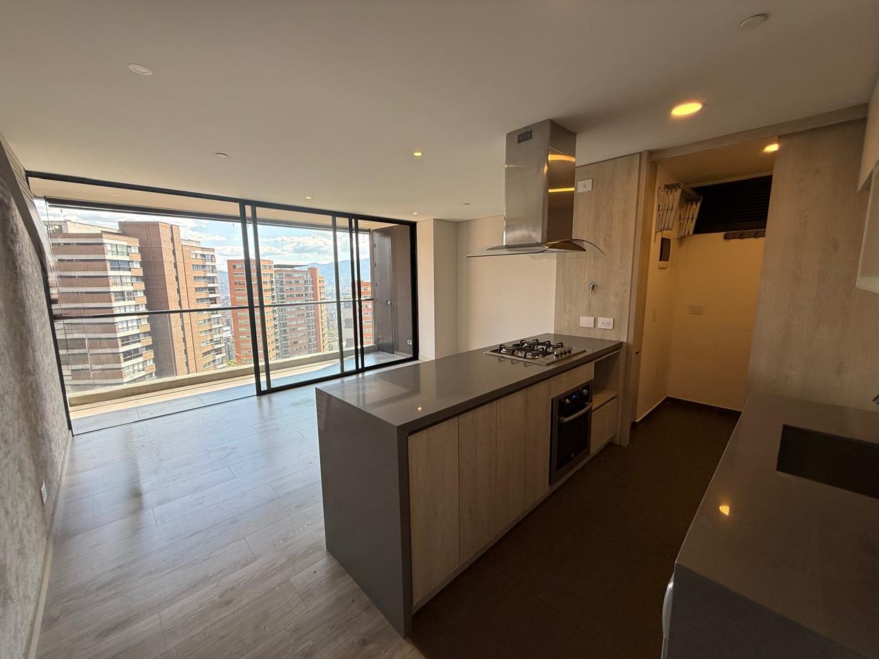 Apartamento en arriendo Poblado Palmas TC LC 24
