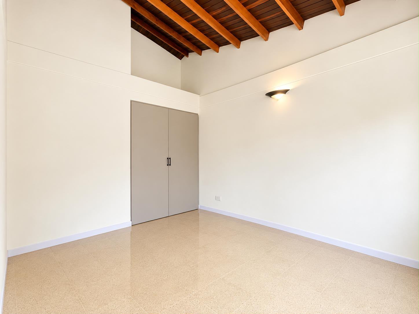 CASA EN ARRIENDO CERCA MALL ESTE