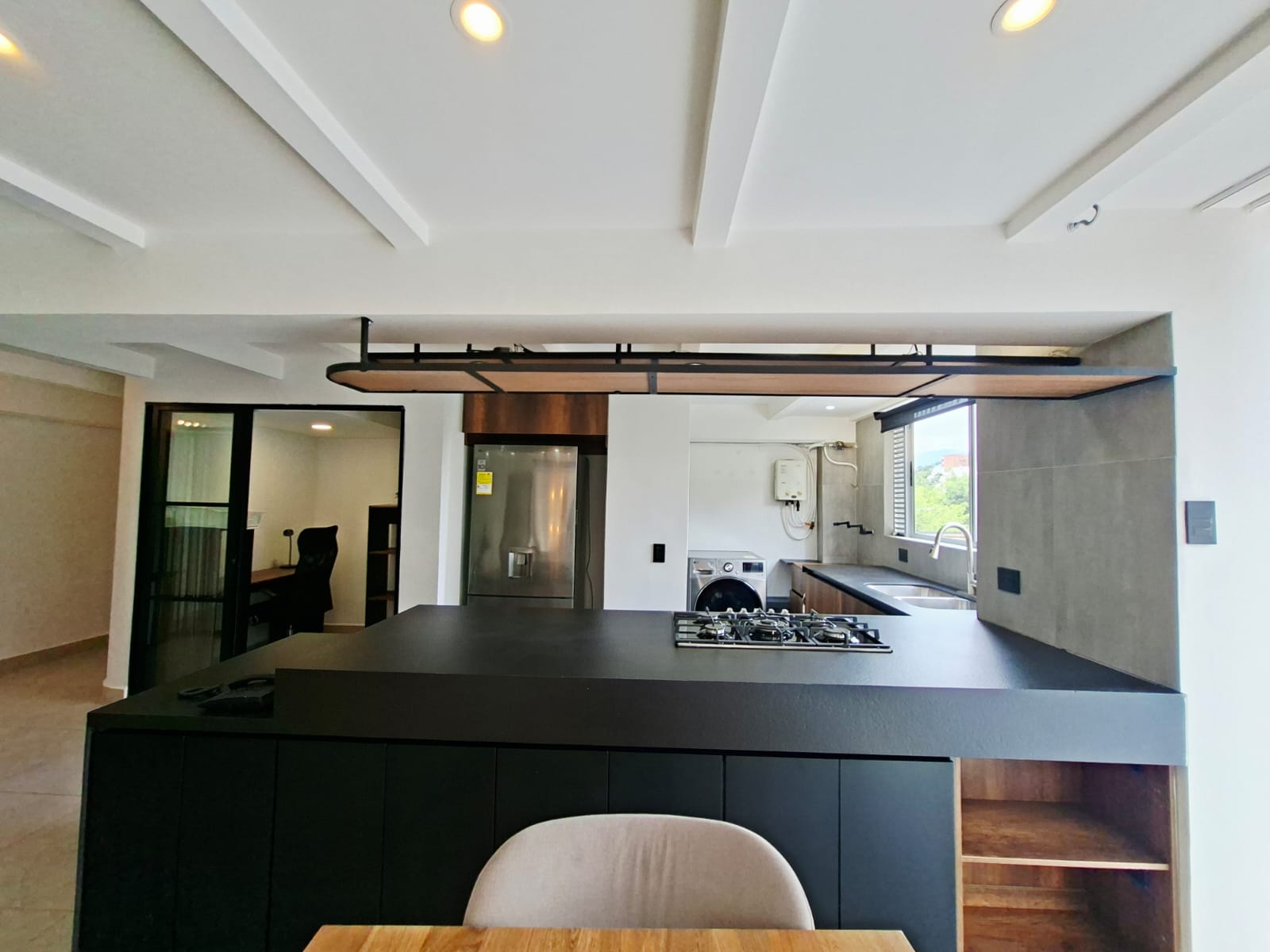 APARTAMENTO EN ARRIENDO AMOBLADO POBLADO CERCA  AL TESORO TV