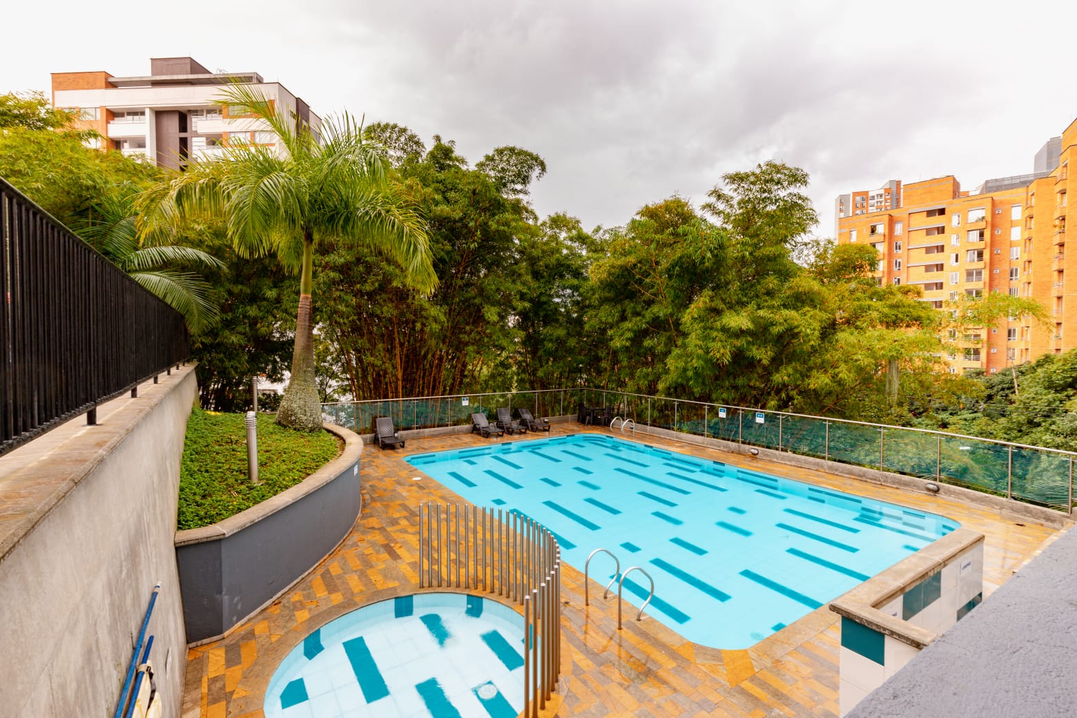 APARTAMENTO EN VENTA Y ARRIENDO AMOBLADO  POBLADO L.ENCIERRO