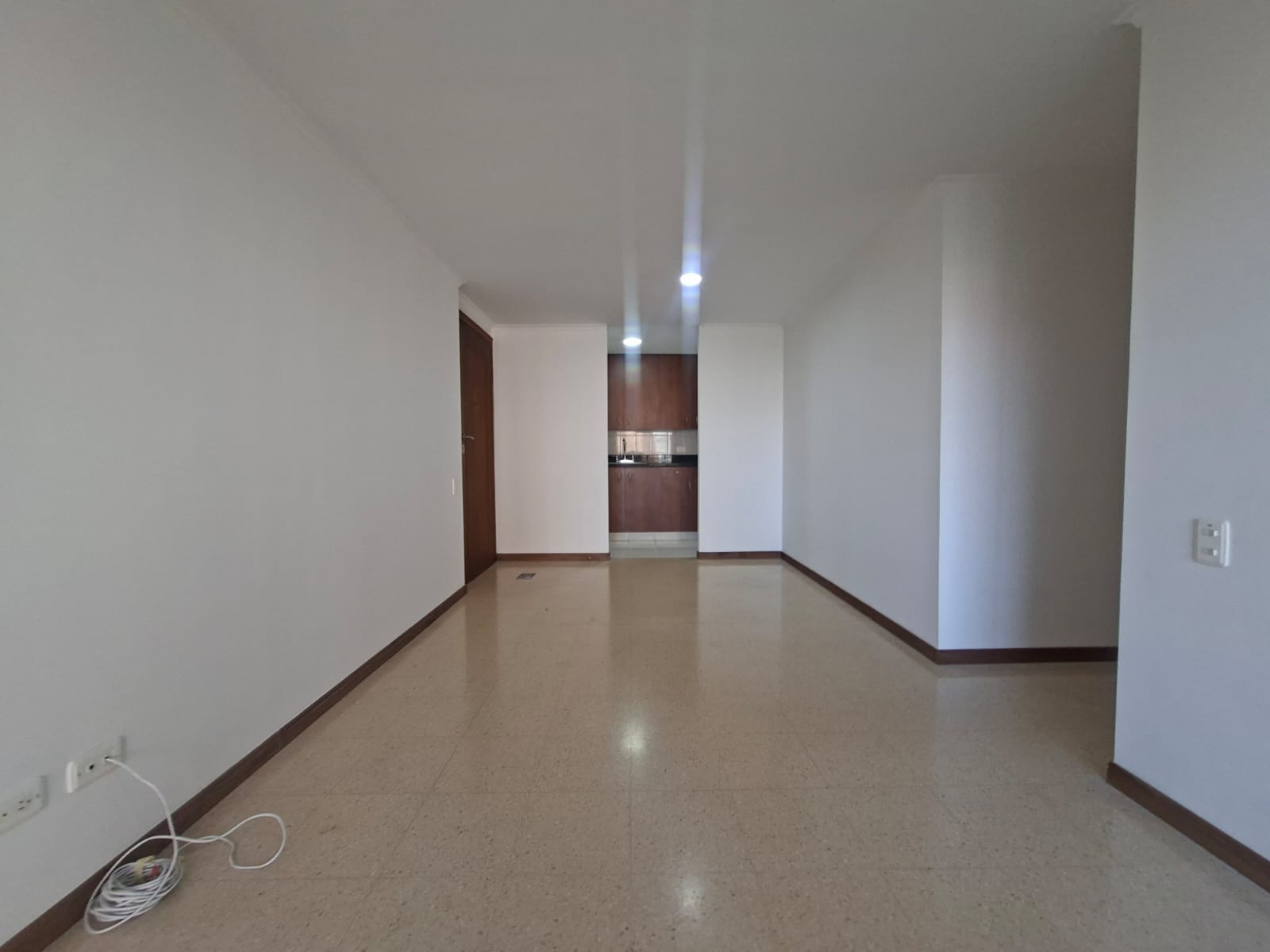 APARTAMENTO EN ARRIENDO CERCA A PROVENZA VG