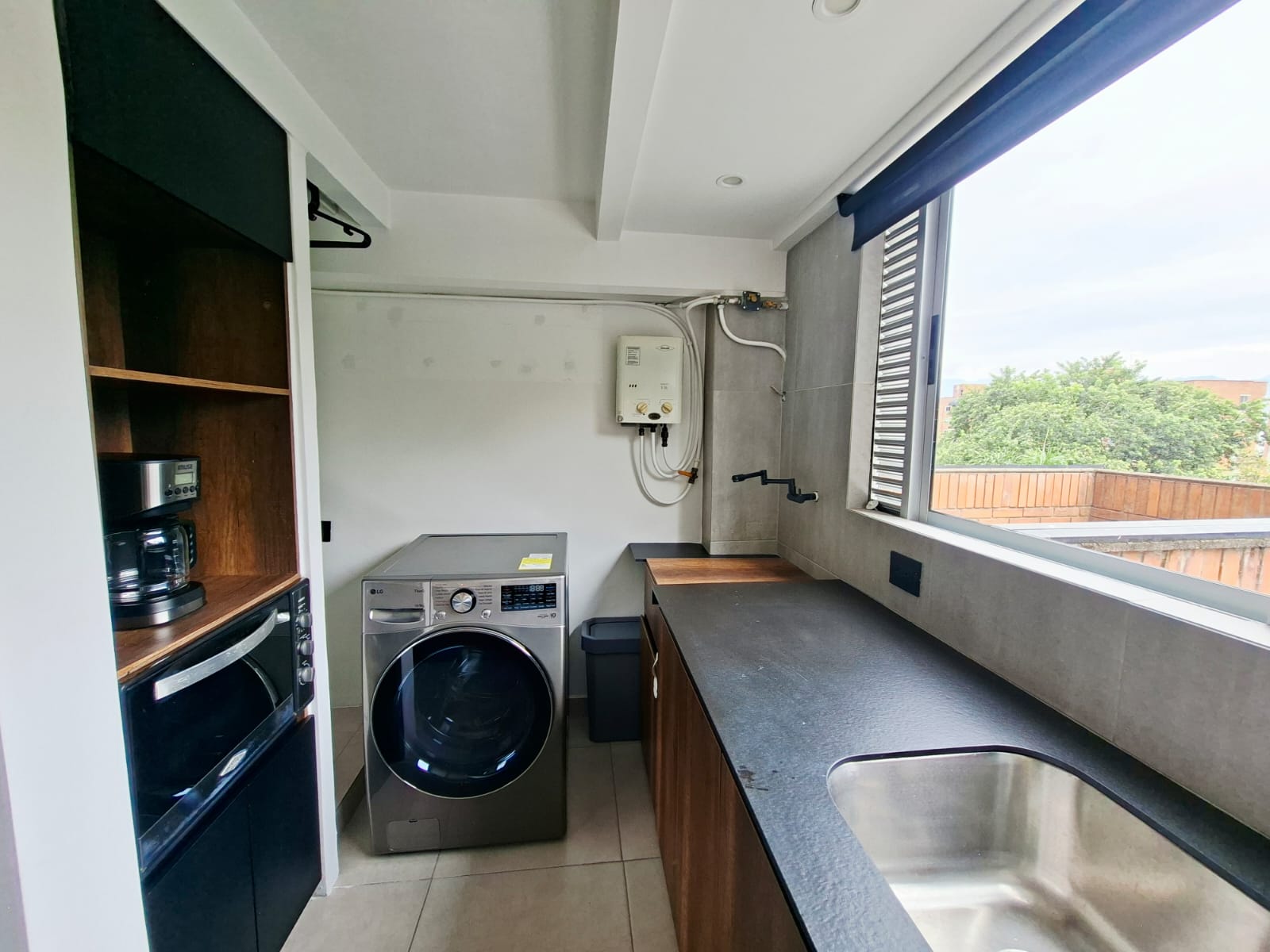 APARTAMENTO EN ARRIENDO AMOBLADO POBLADO CERCA  AL TESORO TV