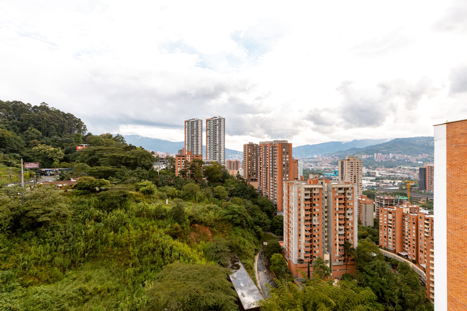 APARTAMENTO EN VENTA Y ARRIENDO AMOBLADO  POBLADO L.ENCIERRO
