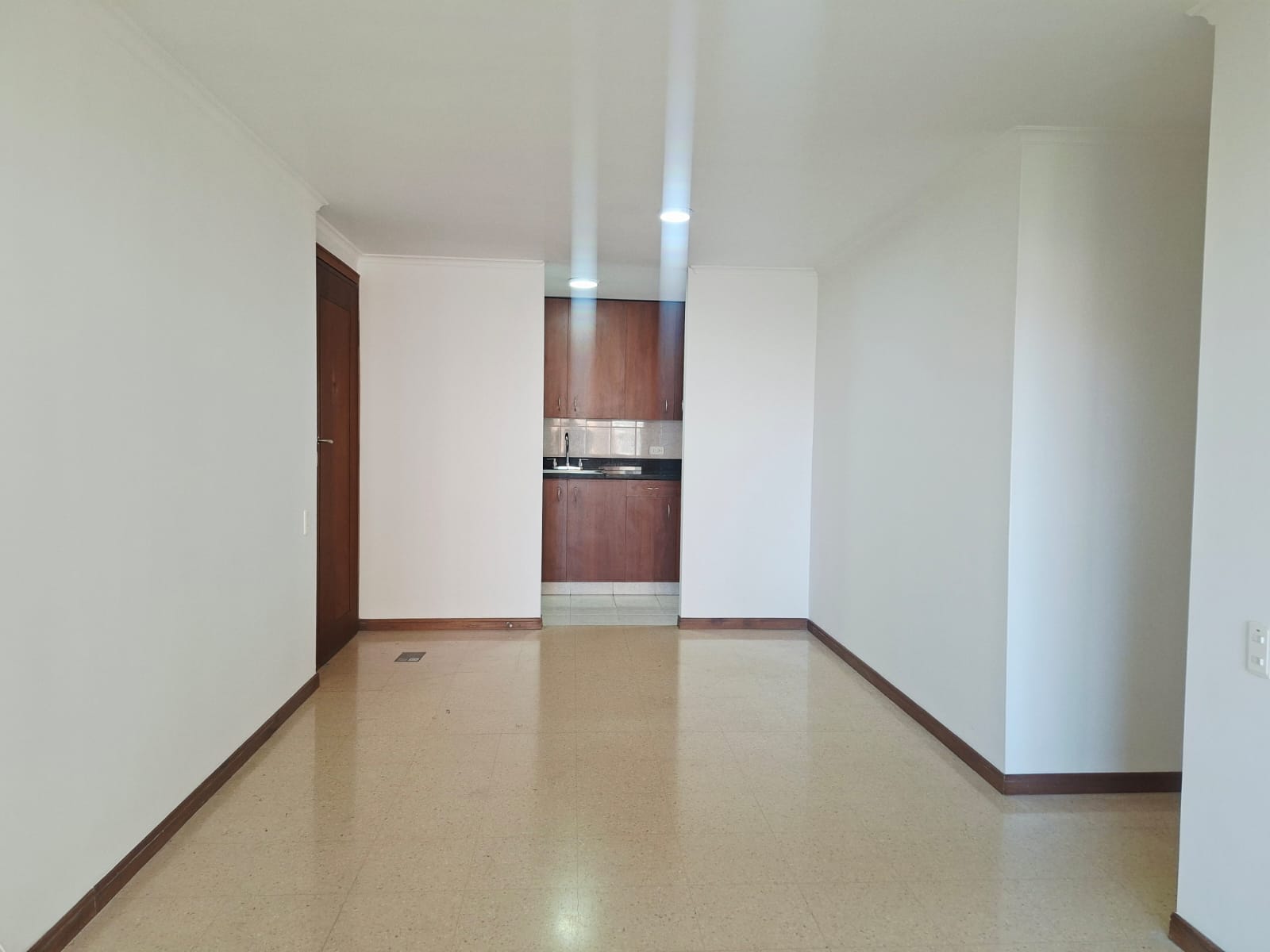 APARTAMENTO EN ARRIENDO CERCA A PROVENZA VG