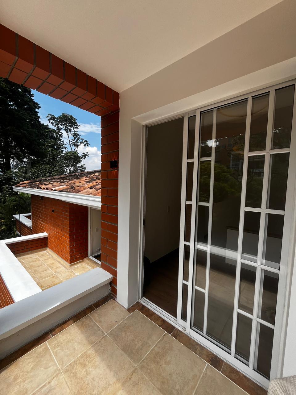 CASA EN VENTA EL POBLADO CERCA A LA CALERA