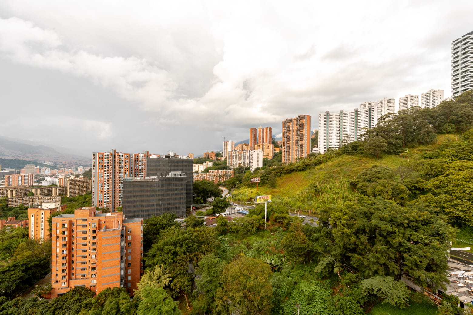 APARTAMENTO EN VENTA Y ARRIENDO AMOBLADO  POBLADO L.ENCIERRO
