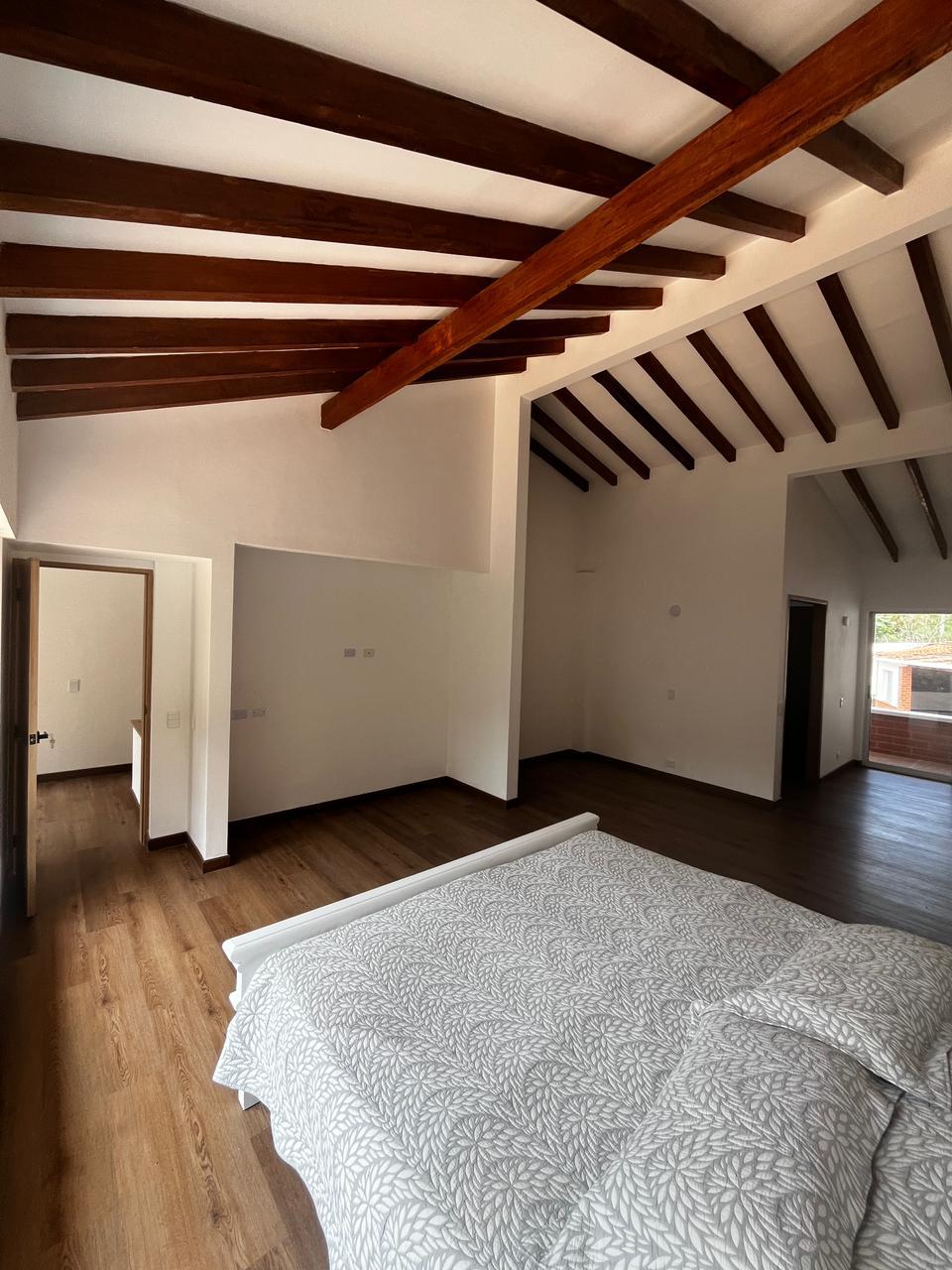 CASA EN VENTA EL POBLADO CERCA A LA CALERA