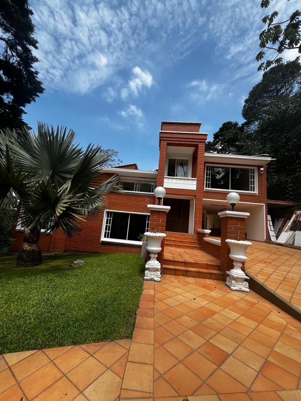 CASA EN VENTA EL POBLADO CERCA A LA CALERA