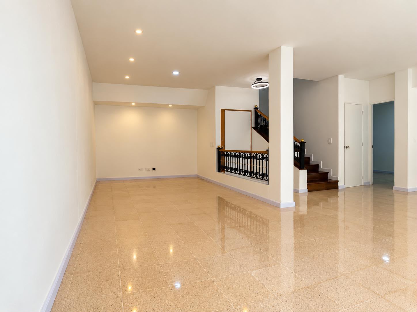CASA EN ARRIENDO CERCA MALL ESTE