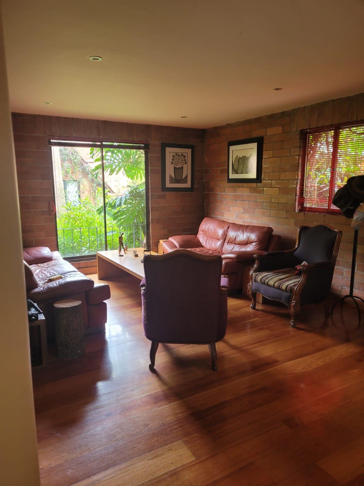 Venta de casa sector Loma de las Brujas Envigado