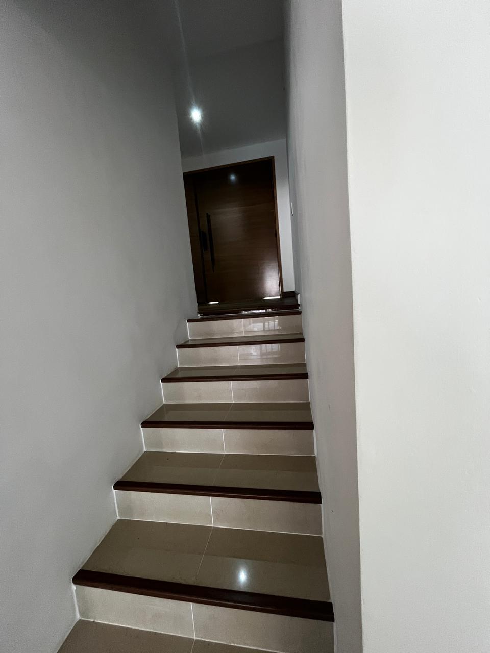 CASA EN VENTA EL POBLADO CERCA A LA CALERA