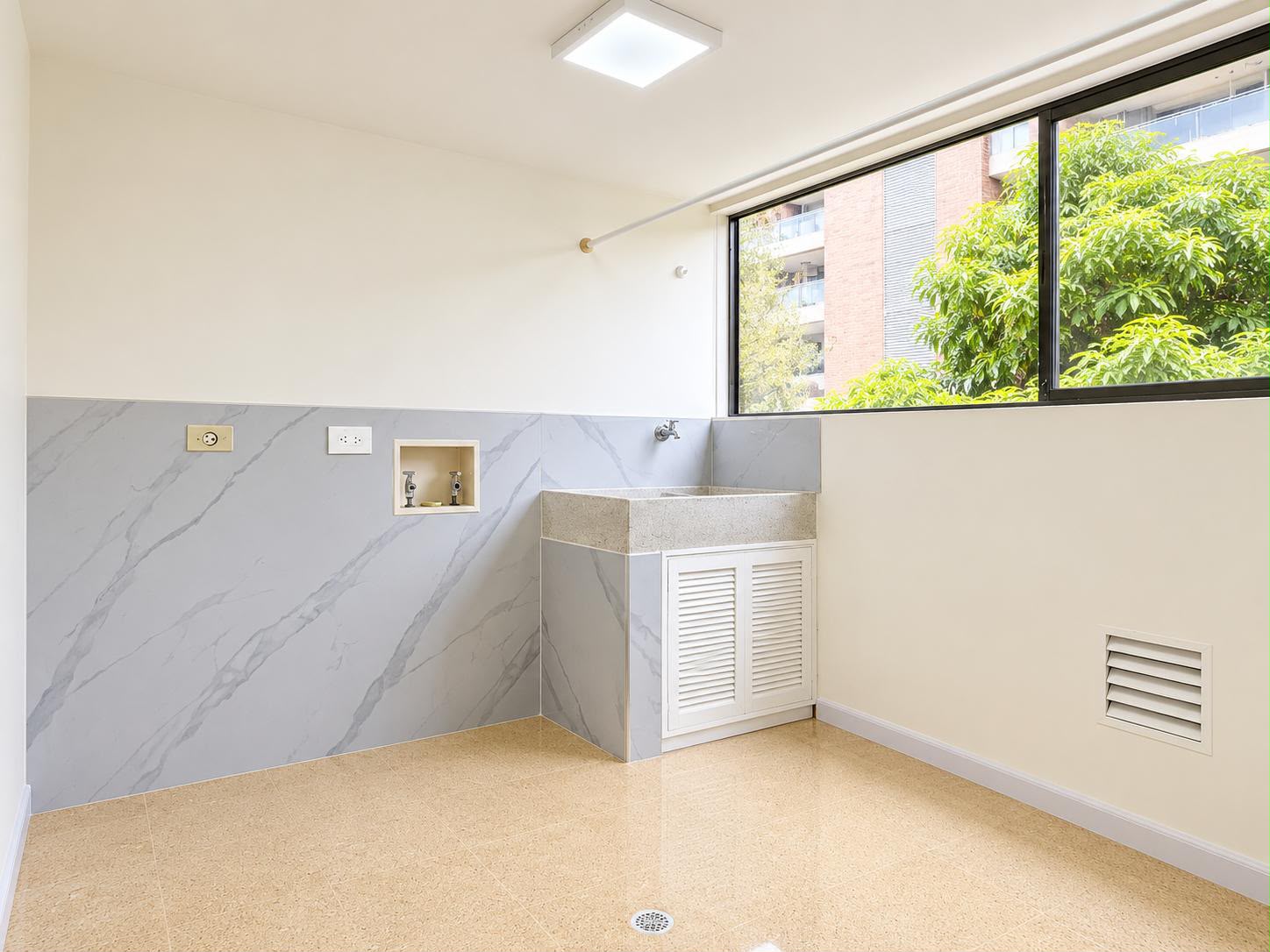 CASA EN ARRIENDO CERCA MALL ESTE
